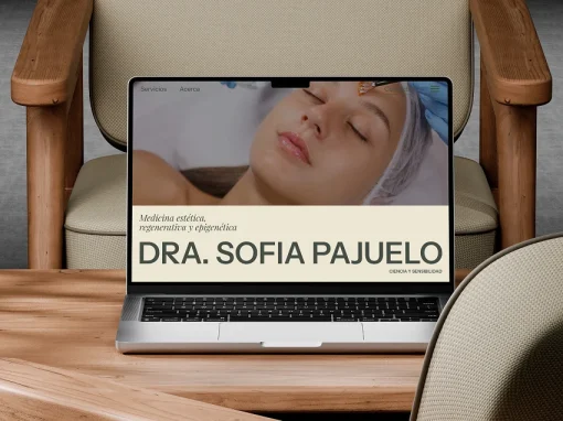 Mockup de diseño web responsive en laptop para sitio de Dra. Sofía Pajuelo